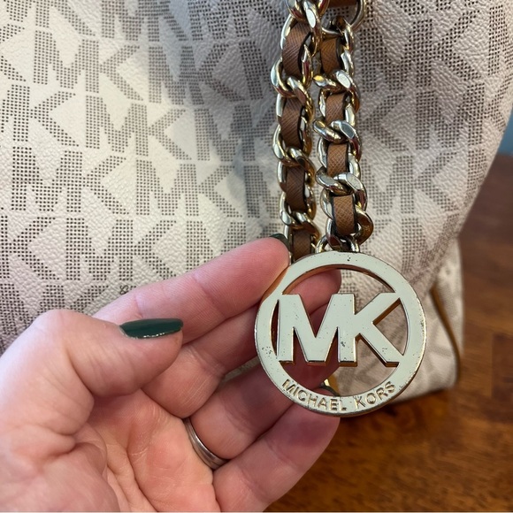 Michael Kors cream monogram leather tote - Picture 2 of 16